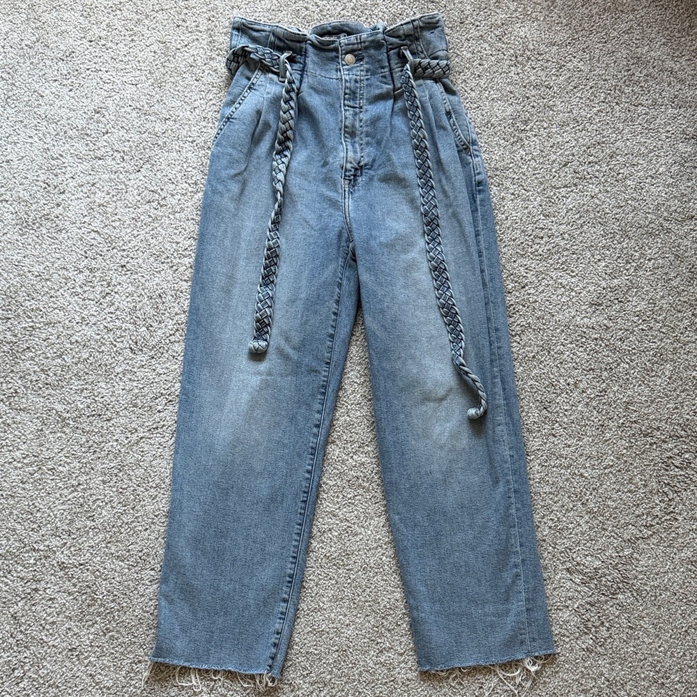 ABERCROMBIE & FITCH Ultra High Rise Paperbag Mom Jean 27/4R